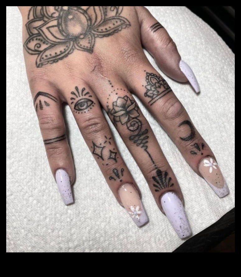 Fingered Fantasia: miniatūru roku tetovējumu stāstījumu atklāšana