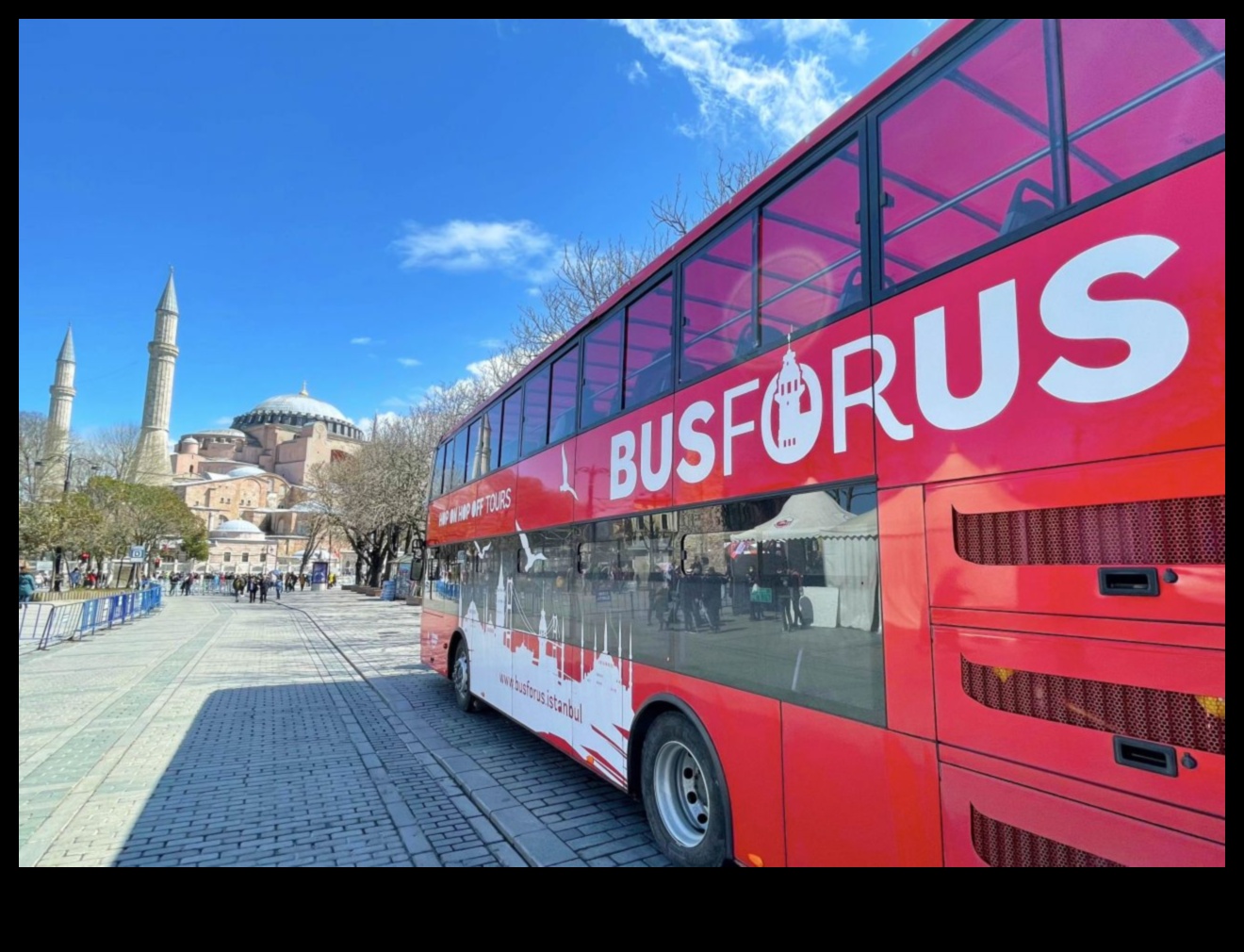 Autobuss Ceļvedis kuģošanai pilsētas ielās gida pavadībā 4 Autobuss: pārvietošanās pa pilsētas ielām gida pavadībā