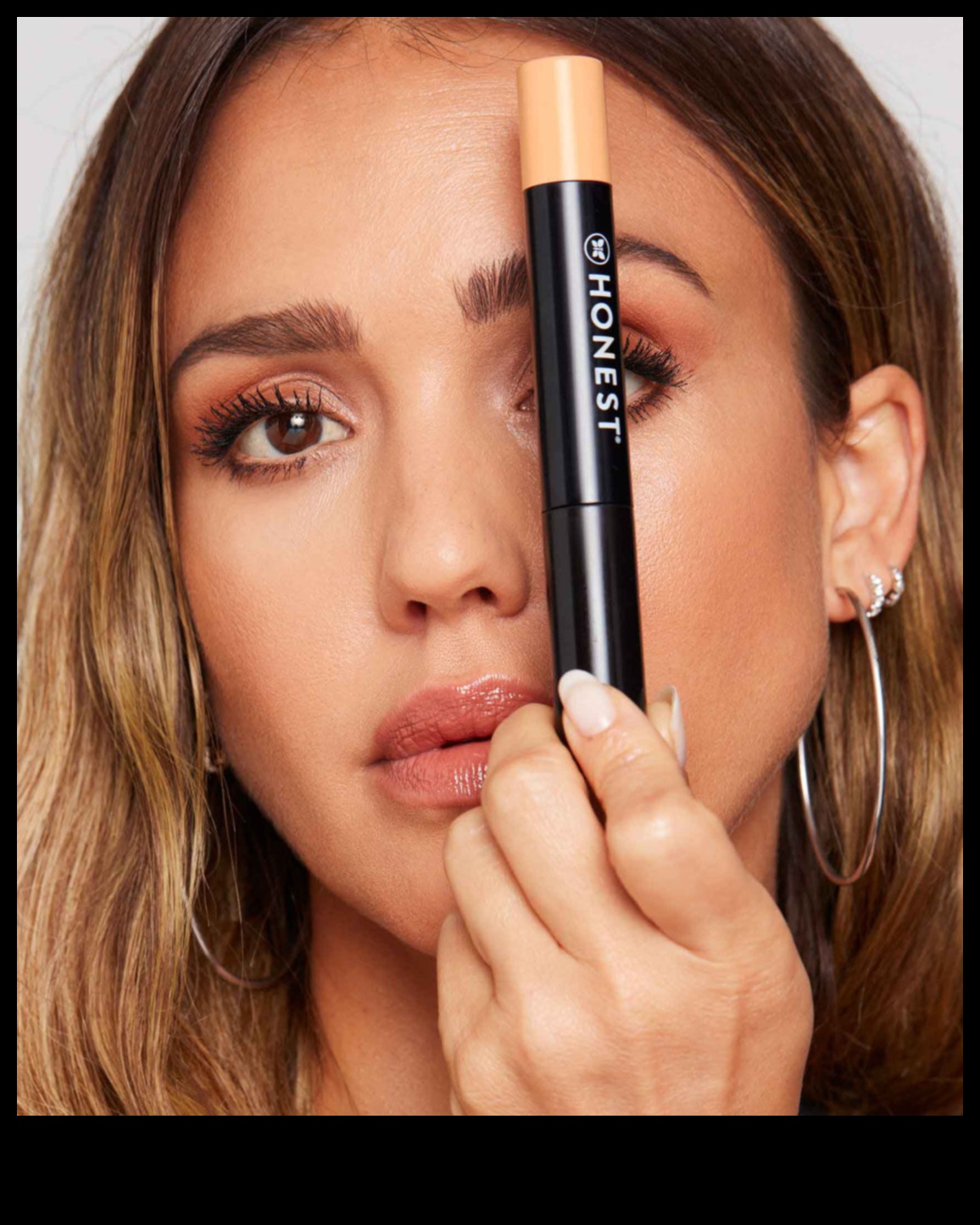 Apjoms vai definīcija: izvēlieties pareizo skropstu tušu jūsu vēlamajam izskatam