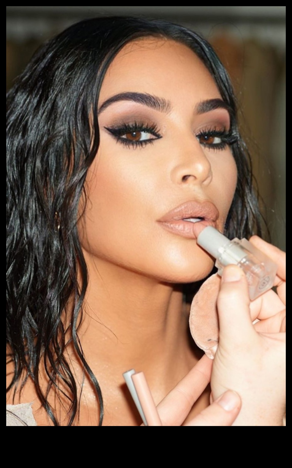 Vakaram gatava grafika Mūsdienīga mākslinieciska ietekme vakara grima stilos 4 Vakaram gatava grafika: māksliniecisko ietekmju izpēte vakara grima stilos