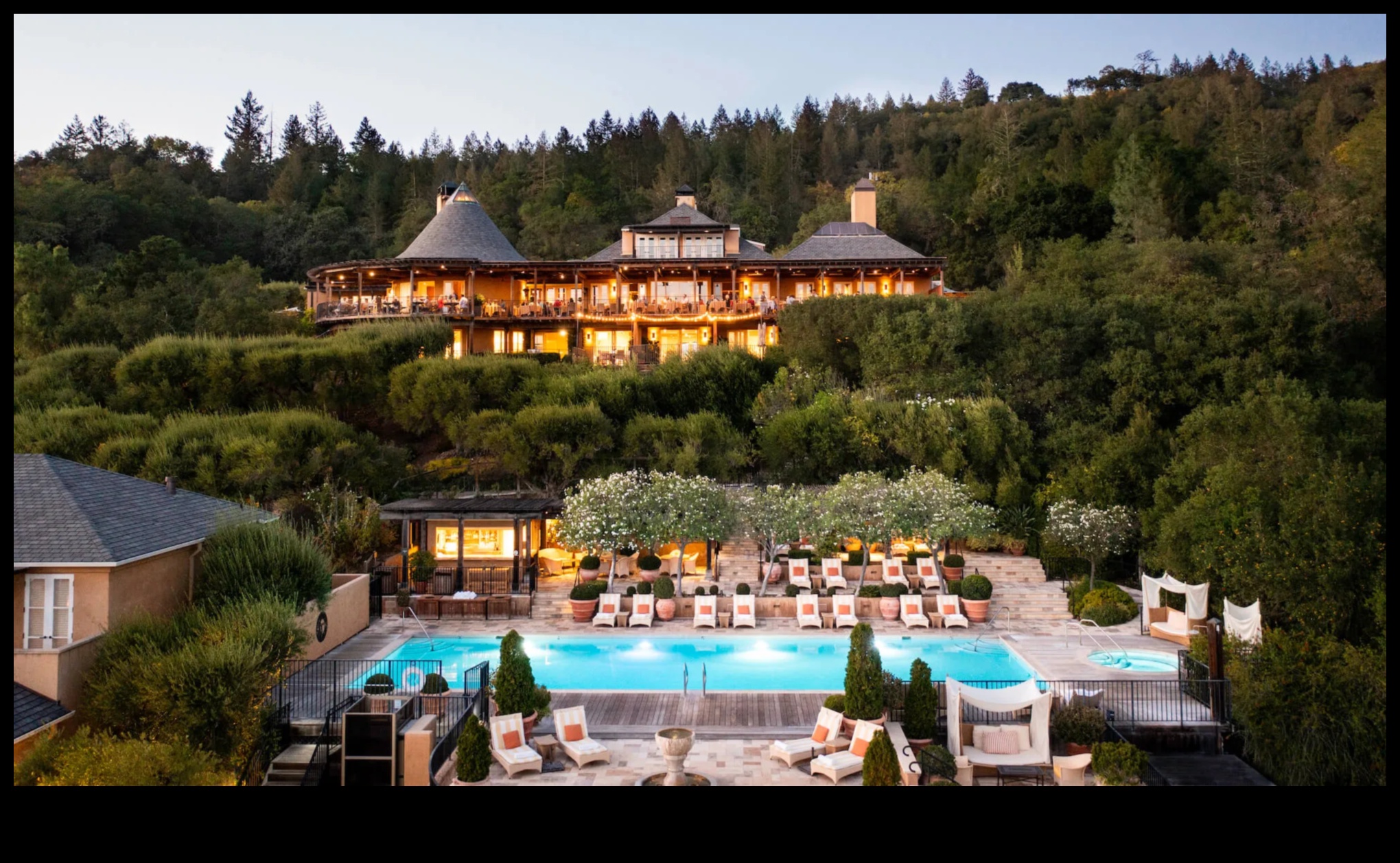 Greznas vakariņas: pārvietošanās elegantās greznās rekolekcijās