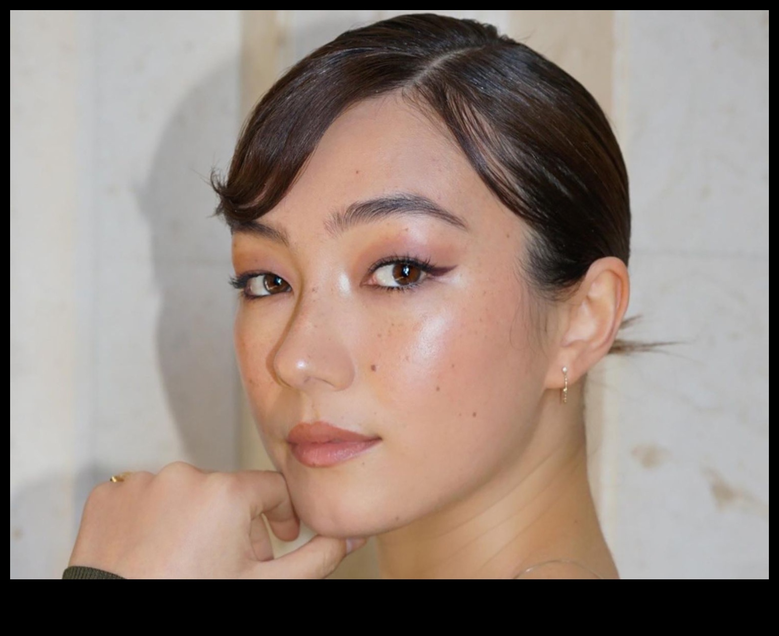 Glam aplauzuma ietekme uz pārliecību: izstaro pašpārliecinātību