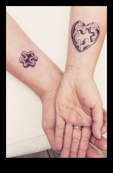 Pāra tetovējumi ar līmi, kas simbolizē mūžīgo mīlestību 3 Salīmēta tinte: pāra tetovējumi, kas apzīmē nesalaužamu mīlestību