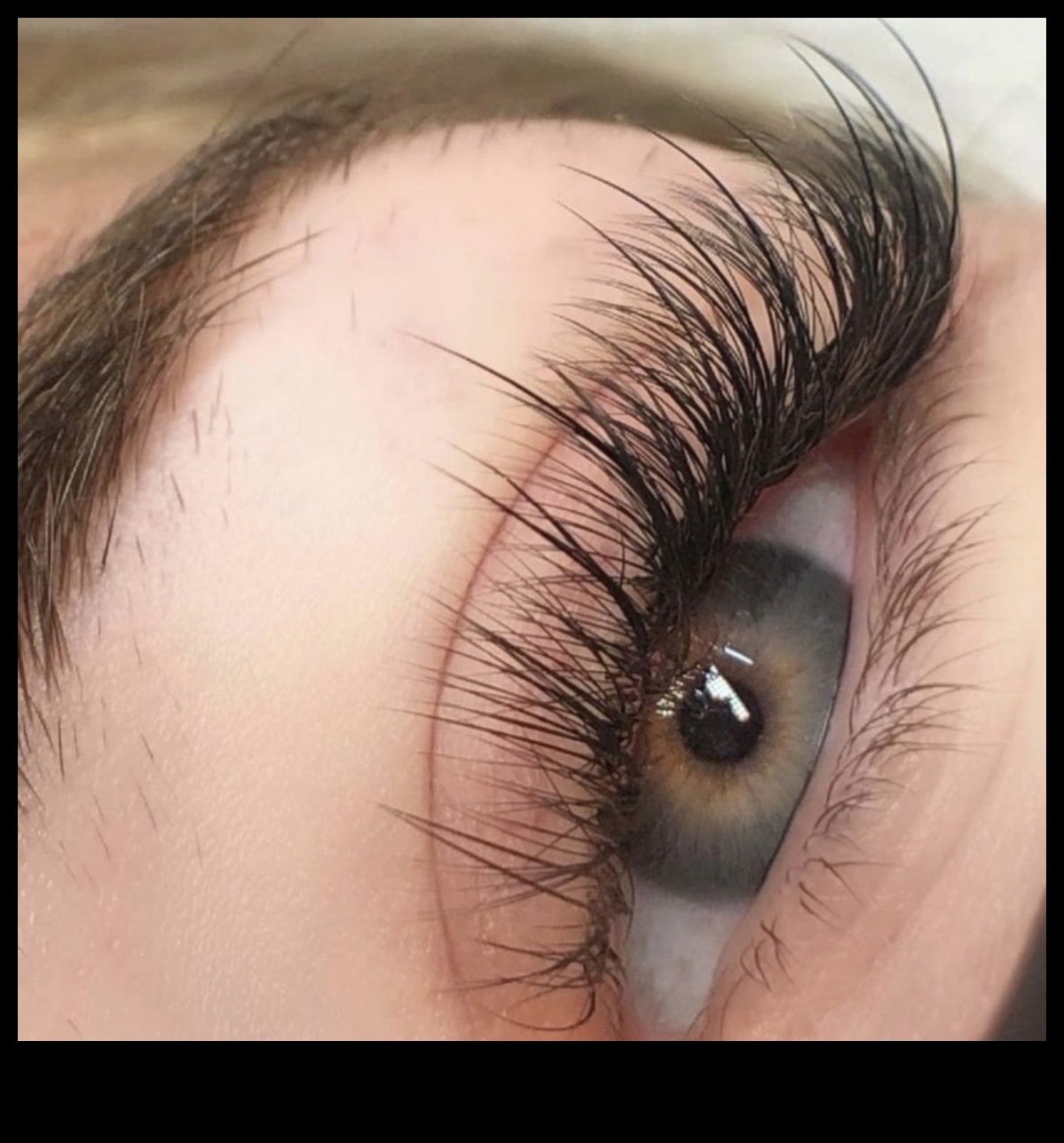 Skropstu tušas tendences: noturēties uz vietas, izmantojot jaunākos skropstu stilus