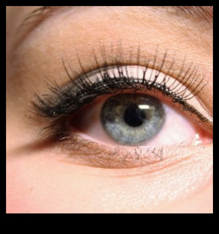 Skropstu tuša un mākslīgās skropstas: kā papildināt viltus, lai iegūtu papildu efektu