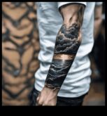 Dzīves reālisma tetovējumi, kas aizraus elpu