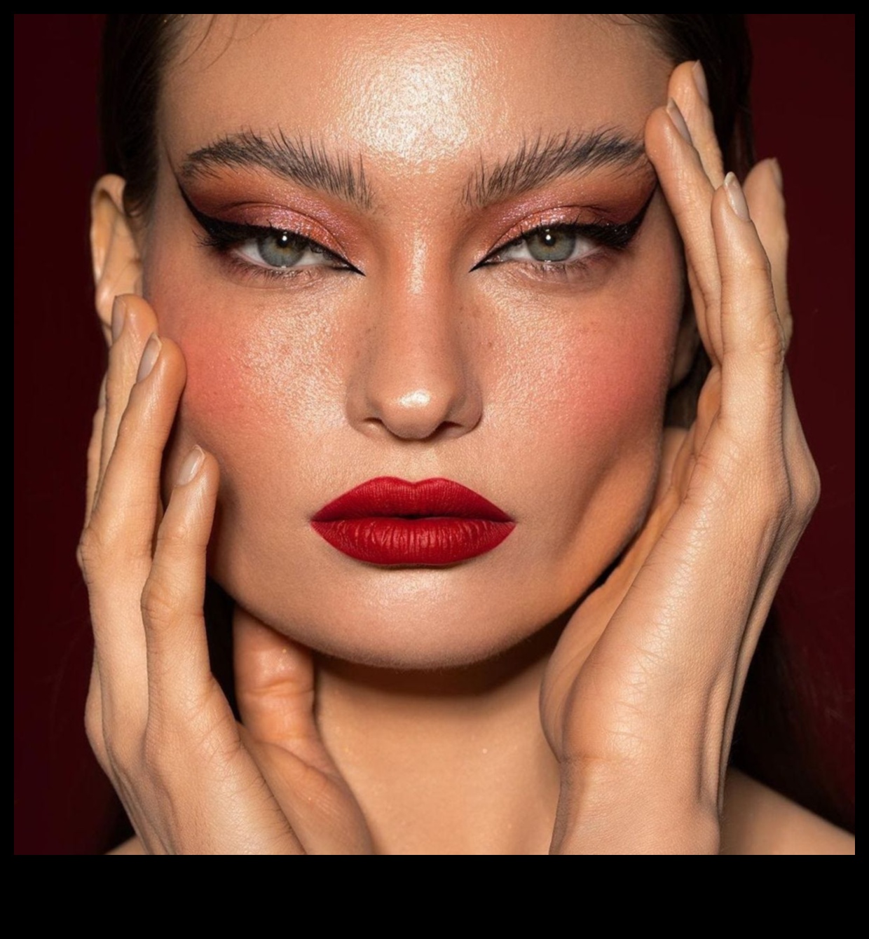 Glam aplauzuma ietekme uz pārliecību: izstaro pašpārliecinātību